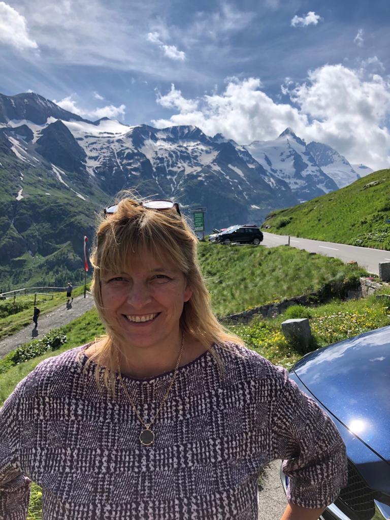 Über Mich, Frau am Berg